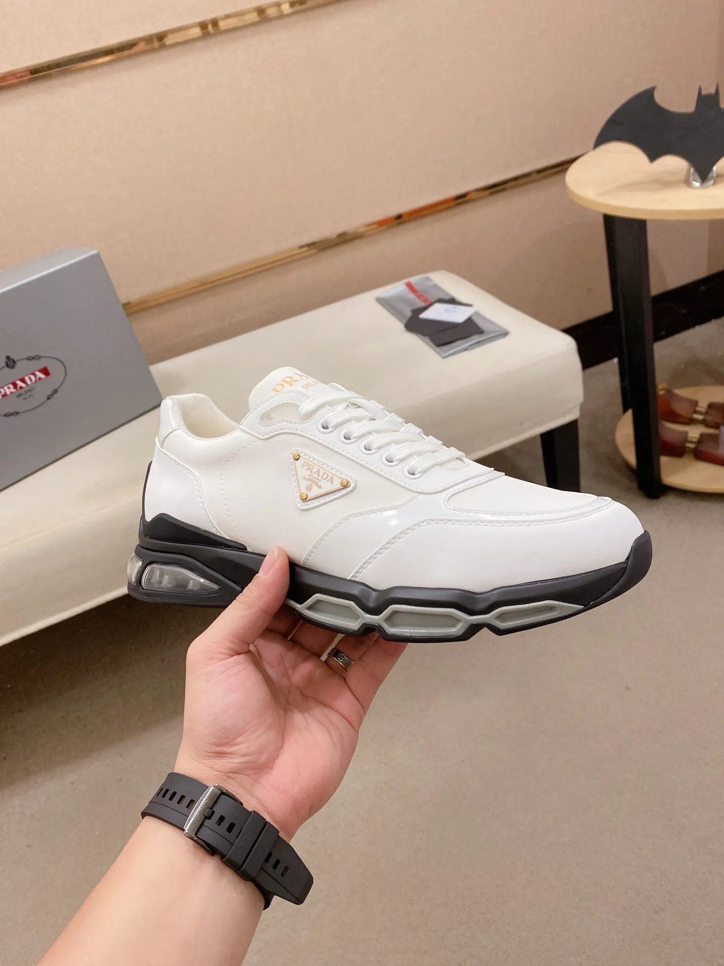Factory price 640💰 ✔️✔️✔️Higher version High-quality new PRADA (Prada) counters are on the market at the same time. New men's shoes, 😘fabrics imported first-layer cowhide with waterproof materials, purely handmade. Lining: Full cowhide lining. 👍🏿 High-end ☄️ air-cushion molded anti-slip rubber outsole, exquisite lines, simple and elegant, comfortable and high-end for leisure travel. Code number: 38 to 45
